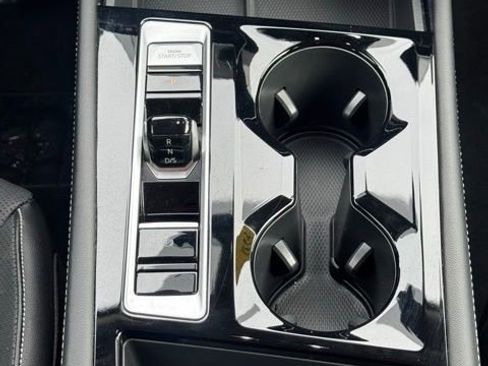 Used 2024 Volkswagen Atlas SE image 13