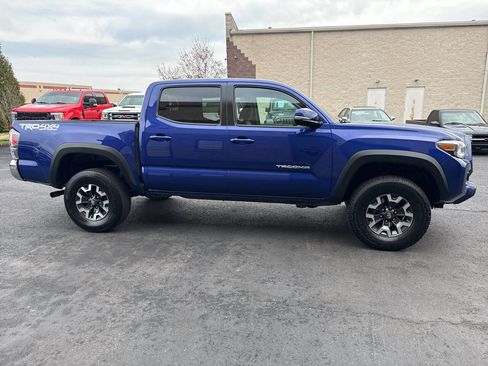 Used 2022 Toyota Tacoma TRD Off-Road image 11
