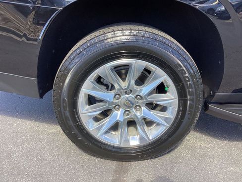 Used 2024 Chevrolet Suburban Premier RWD image 23