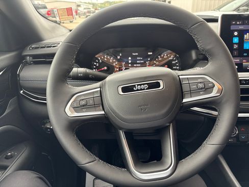 New 2026 Jeep Compass Latitude image 13