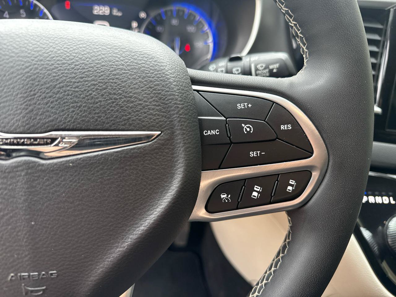 Used 2024 Chrysler Pacifica Touring-L FWD image 14