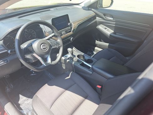 Used 2025 Nissan Altima 2.5 SV FWD image 16