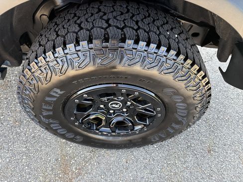 Used 2025 Ford Bronco Badlands AWD/4WD image 10