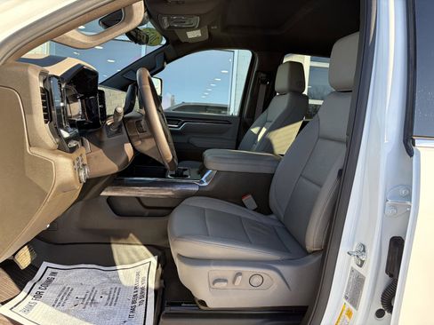 Used 2025 Chevrolet Silverado 2500 LTZ w/ LTZ Premium Package image 8