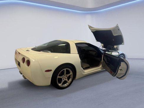 Used 1998 Chevrolet Corvette Coupe w/ Memory Pkg RWD image 12