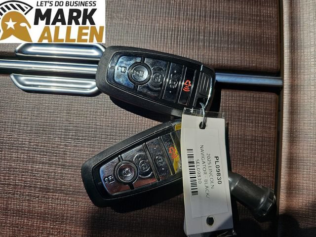 Used 2025 Lincoln Navigator Reserve AWD/4WD image 36
