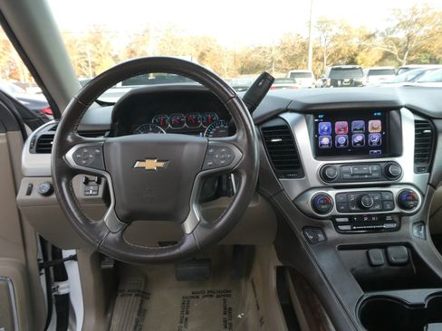 Used 2018 Chevrolet Suburban LT image 15