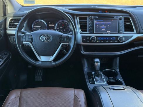 Used 2019 Toyota Highlander Limited Platinum image 11