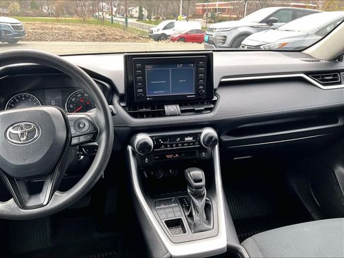 Used 2021 Toyota RAV4 LE image 18