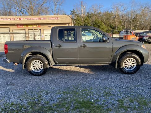 Used 2015 Nissan Frontier SV image 4