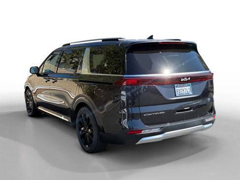 Used 2022 Kia Carnival SX Prestige FWD image 3