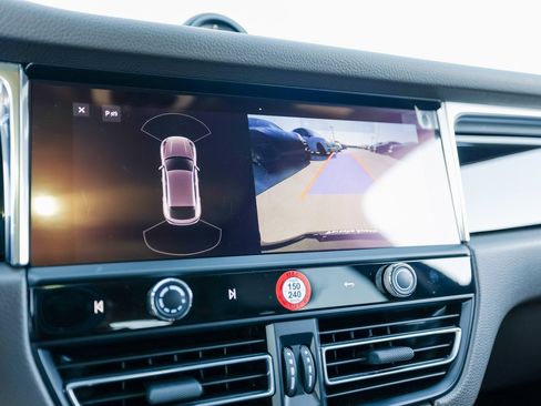 Certified 2025 Porsche Macan image 19