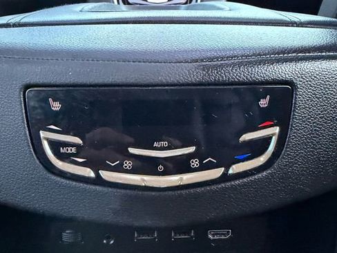 Used 2019 Cadillac Escalade ESV Luxury image 23