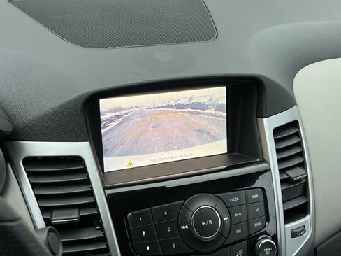 Used 2016 Chevrolet Cruze LT w/ Technology Package image 17