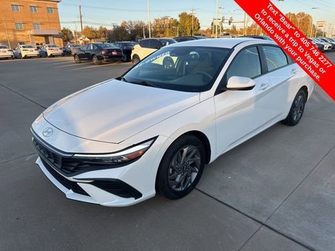 Used 2024 Hyundai Elantra SEL image 1