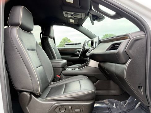 Used 2023 Chevrolet Suburban Premier AWD/4WD image 25