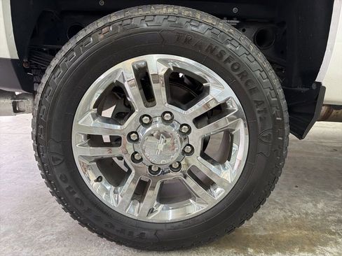 Used 2019 Chevrolet Silverado 2500 High Country w/ Duramax Plus Package image 12