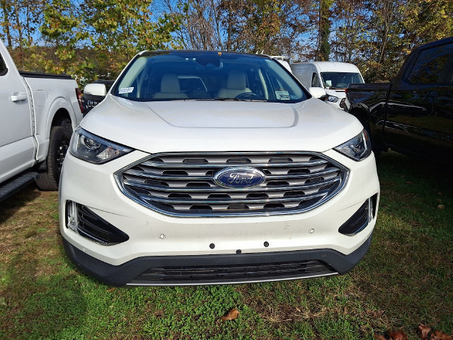 Used 2023 Ford Edge Titanium w/ Class II Trailer Tow Package AWD/4WD image 2