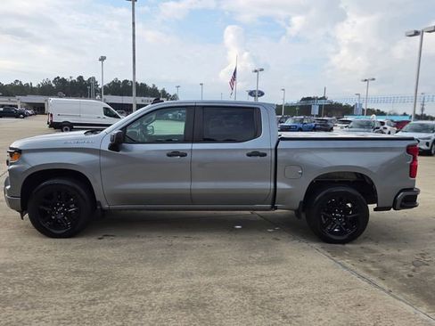 Used 2023 Chevrolet Silverado 1500 Custom image 2