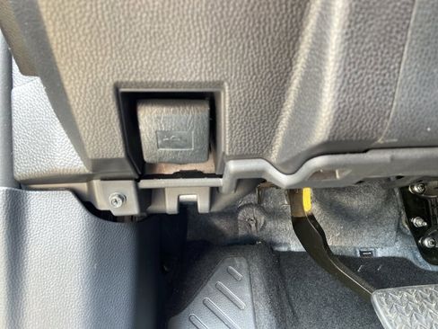 Used 2025 Toyota Tacoma SR5 AWD/4WD image 26