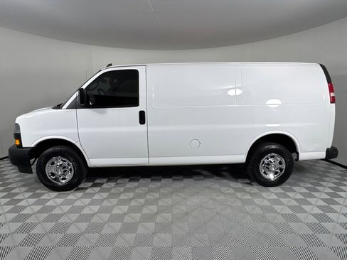 Used 2022 Chevrolet Express 2500 w/ Driver Convenience Package image 8