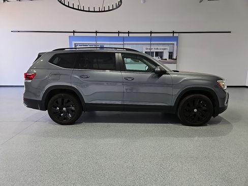 Certified 2024 Volkswagen Atlas SE w/ Panoramic Sunroof Package FWD image 9