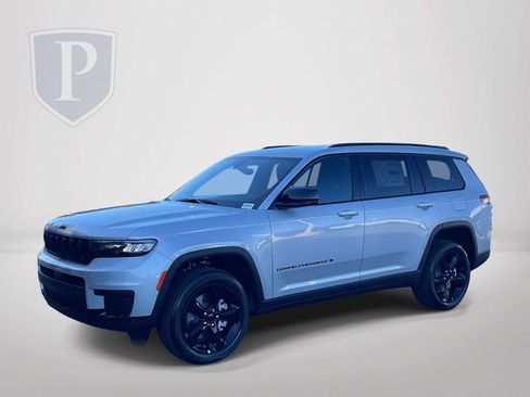 New 2025 Jeep Grand Cherokee L Altitude image 4