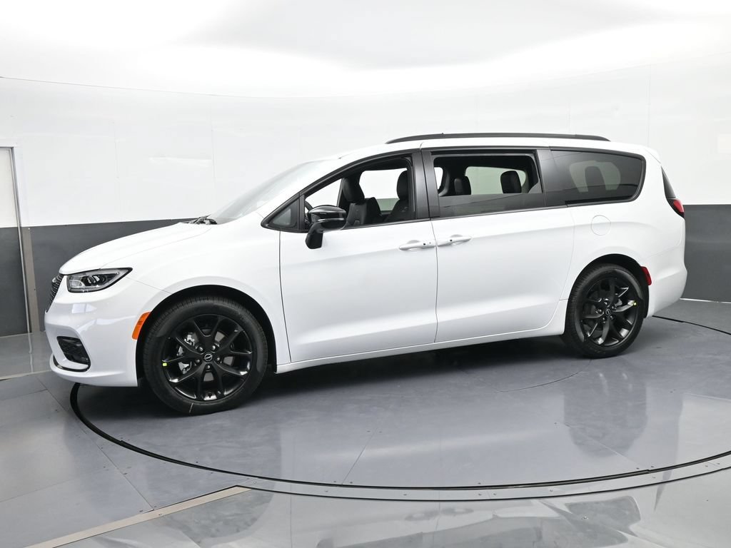 New 2026 Chrysler Pacifica Select w/ S Appearance Package FWD image 2