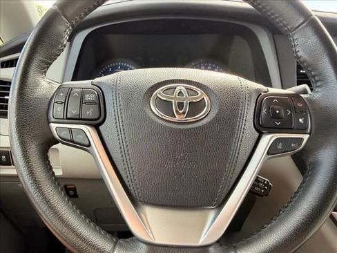 Used 2020 Toyota Sienna XLE w/ XLE Navigation Package AWD/4WD image 21