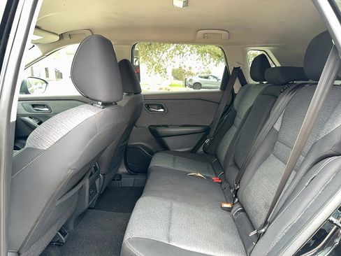 Used 2021 Nissan Rogue SV image 15