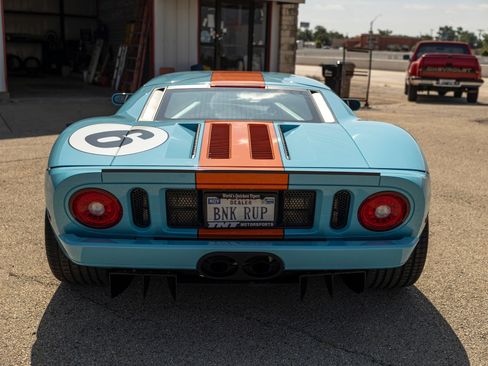 Used 2006 Ford GT RWD image 9