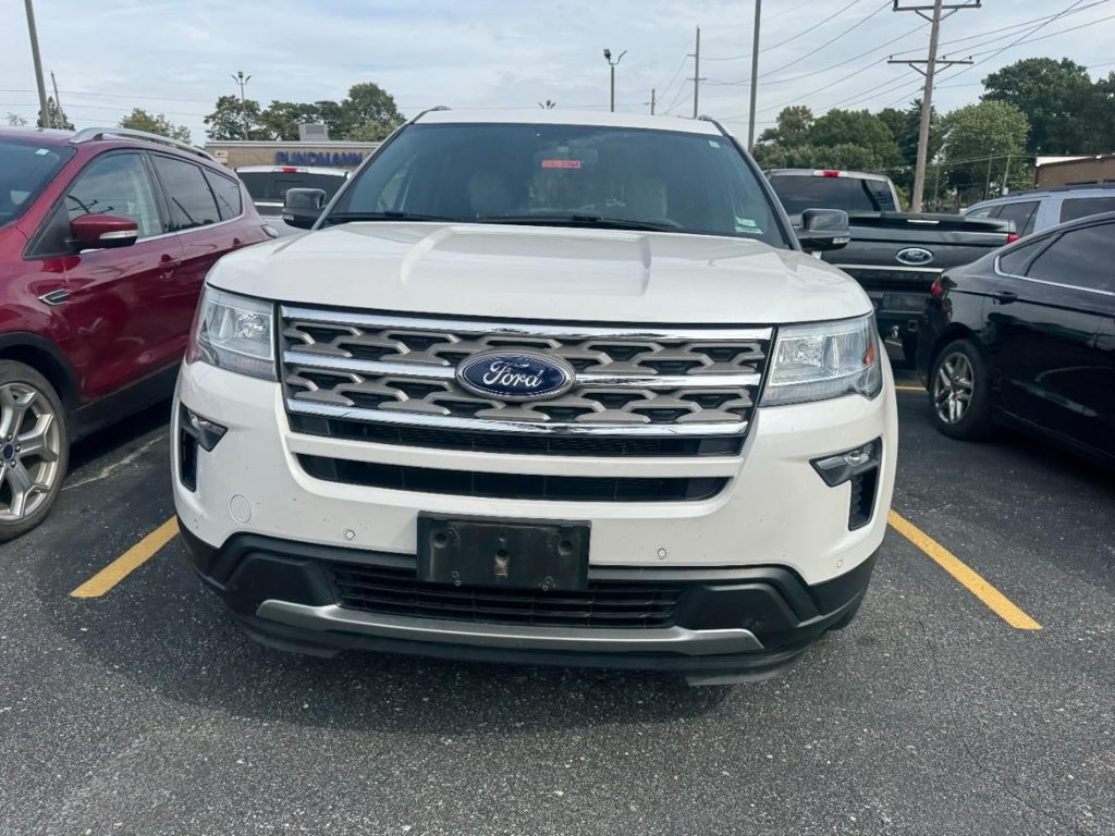 Used 2018 Ford Explorer XLT w/ Equipment Group 202A AWD/4WD image 4