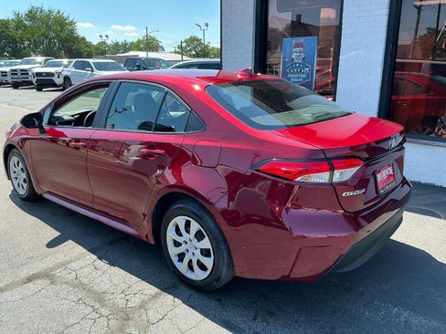 Used 2025 Toyota Corolla LE FWD image 5