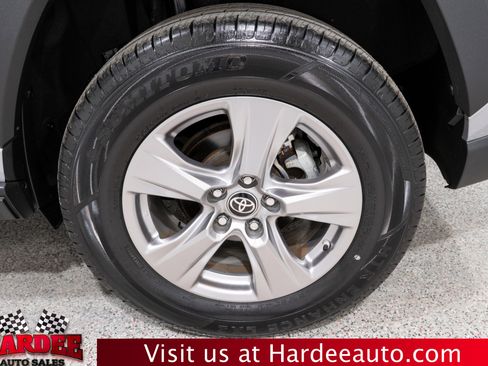 Used 2022 Toyota RAV4 LE image 10