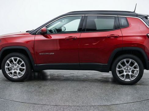 Used 2025 Jeep Compass Limited AWD/4WD image 5
