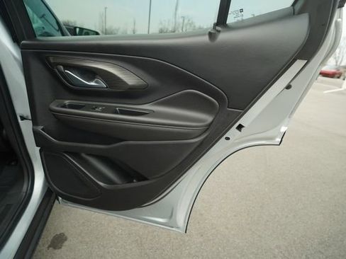 Used 2022 GMC Terrain SLT image 23