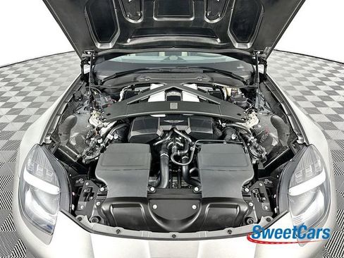 Used 2025 Aston Martin Vanquish RWD image 38