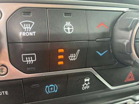 Used 2023 Jeep Wrangler Unlimited w/ Cold Weather Group AWD/4WD image 19