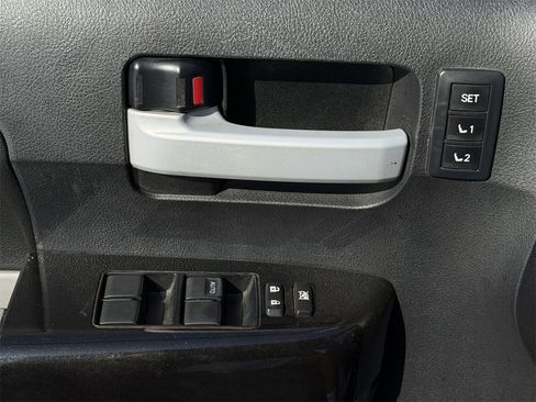 Used 2013 Toyota Tundra Limited image 22