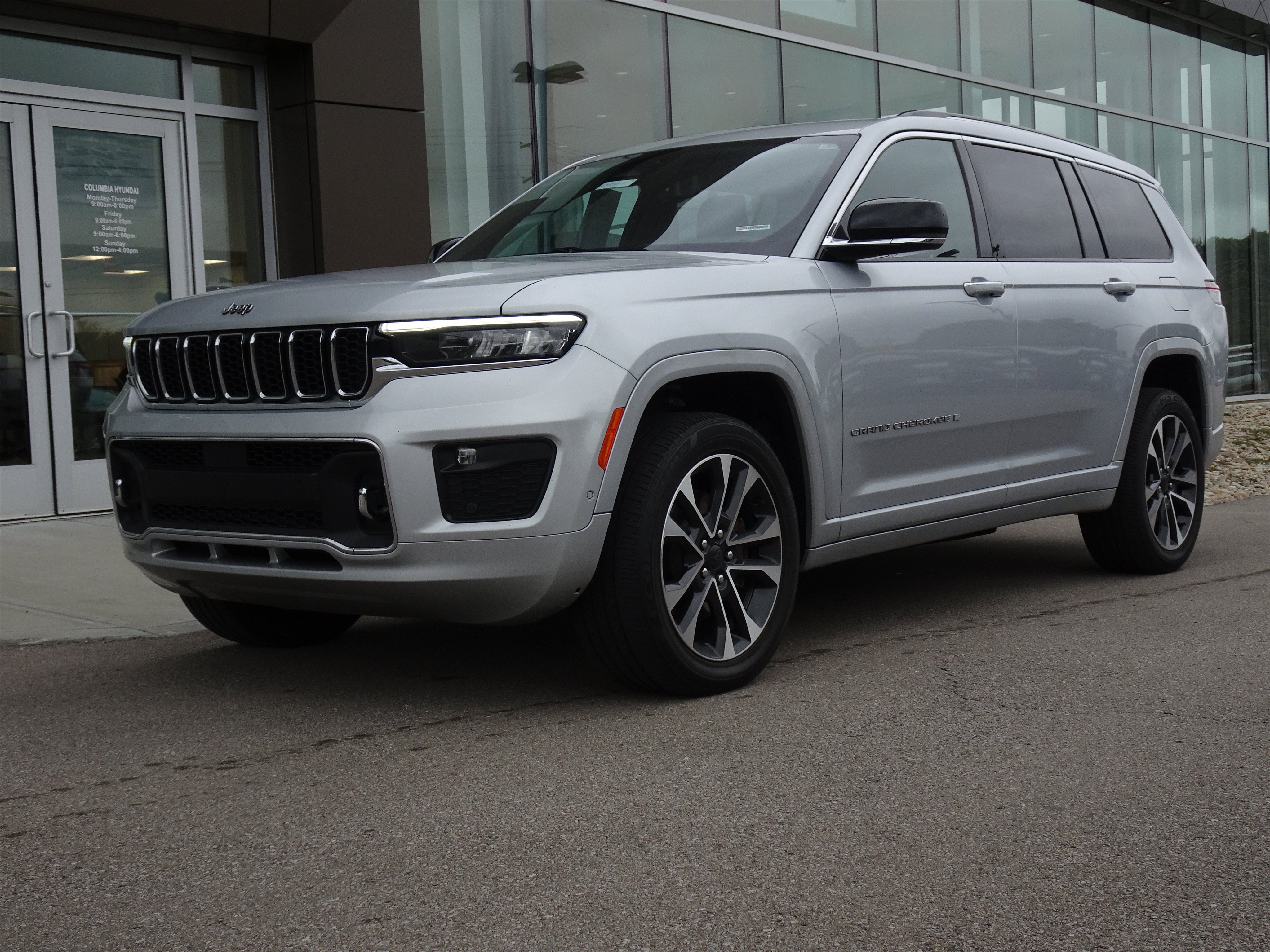 Used 2021 Jeep Grand Cherokee L Overland w/ Luxury Tech Group IV AWD/4WD image 1