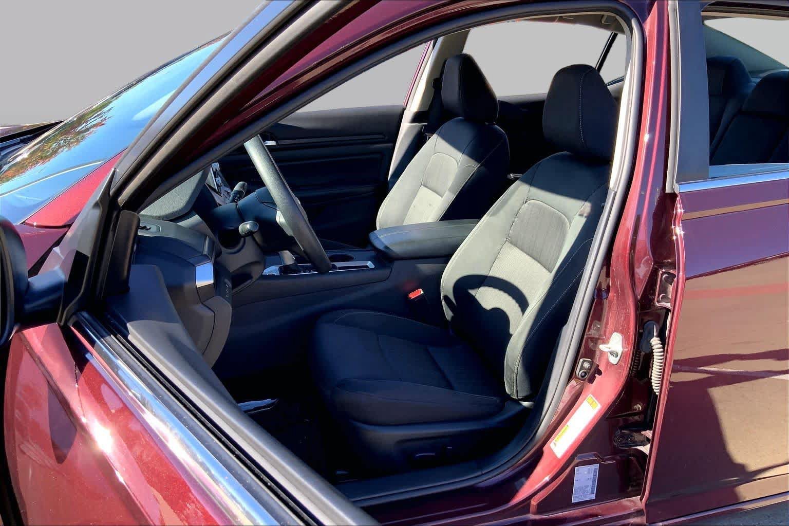 Used 2025 Nissan Altima 2.5 SV FWD image 8