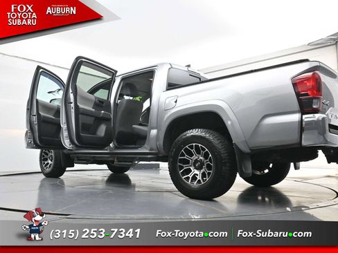 Used 2021 Toyota Tacoma SR5 AWD/4WD image 34