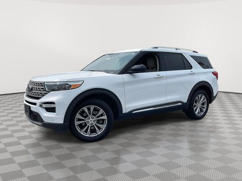 Used 2023 Ford Explorer Limited image 3
