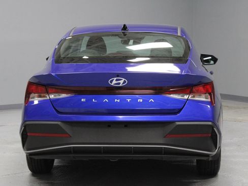 Used 2025 Hyundai Elantra SE FWD image 9