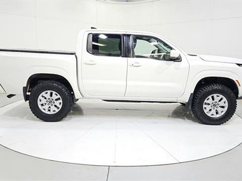 Used 2022 Nissan Frontier SV AWD/4WD image 9