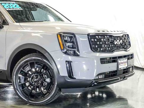 Used 2022 Kia Telluride SX w/ SX Prestige Package AWD/4WD image 3