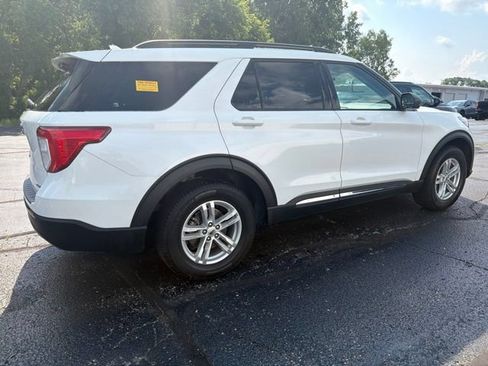 Used 2022 Ford Explorer XLT AWD/4WD image 3