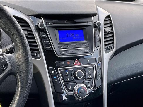 Used 2017 Hyundai Elantra GT image 6