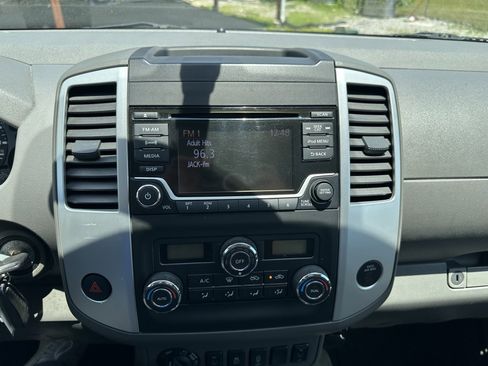 Used 2017 Nissan Frontier SV w/ SV Value Truck Package AWD/4WD image 10