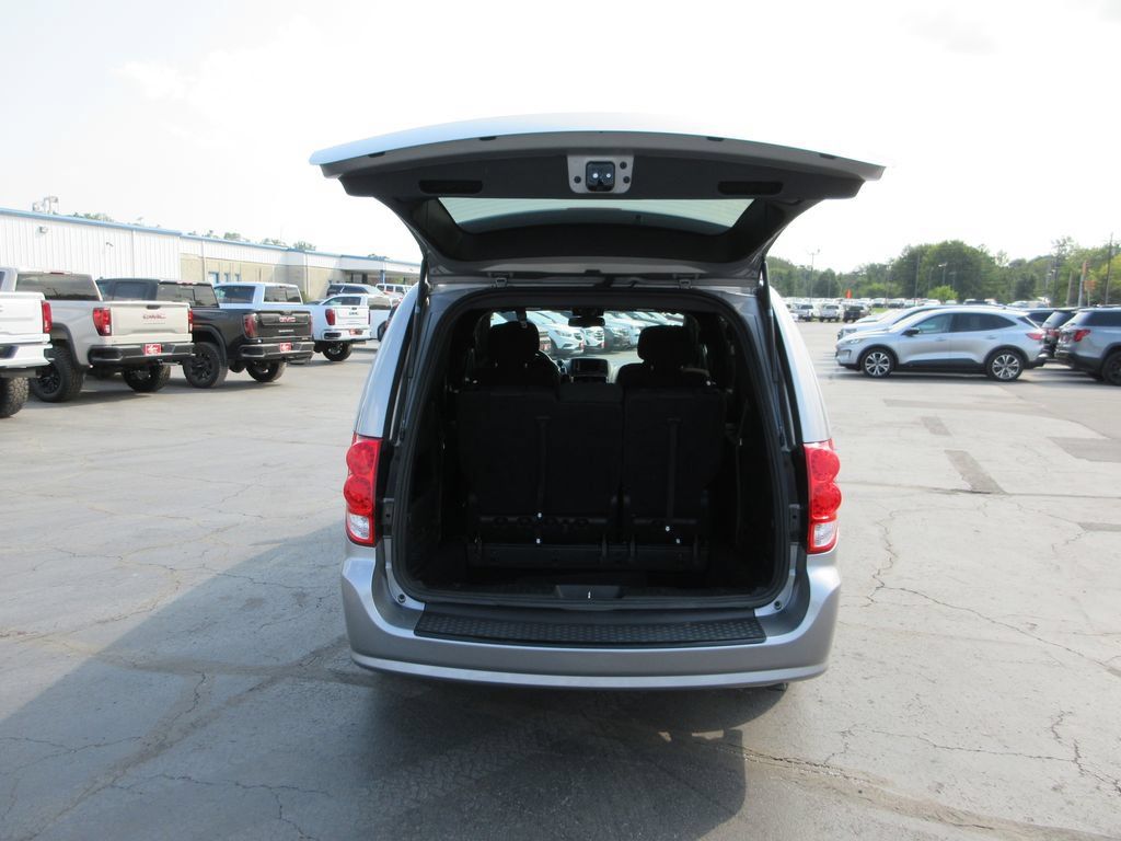 Used 2018 Dodge Grand Caravan SE FWD image 8